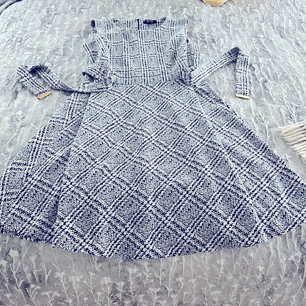 Sleeveless black and white Chaps dress size 16